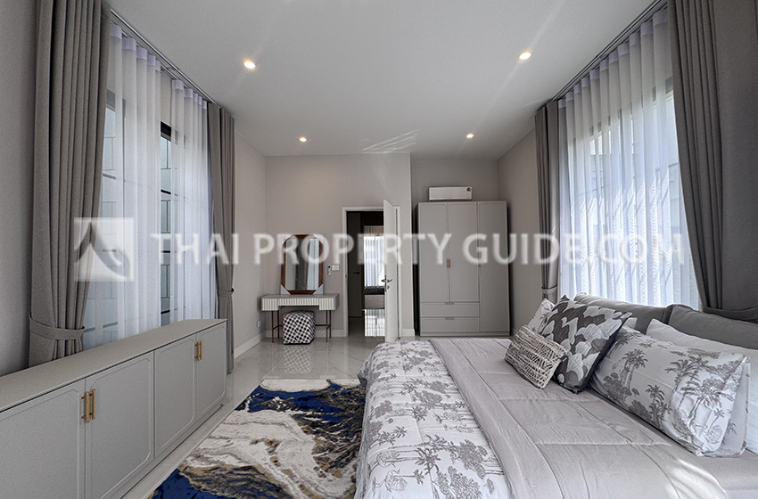 House with Shared Pool in Krung Thep Kritha 